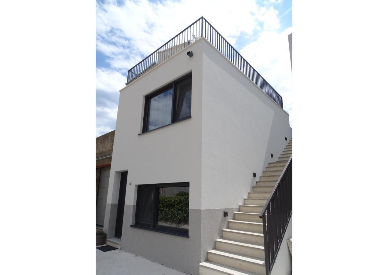 Modern Small House With A Terrace Split Eksteriør bilde