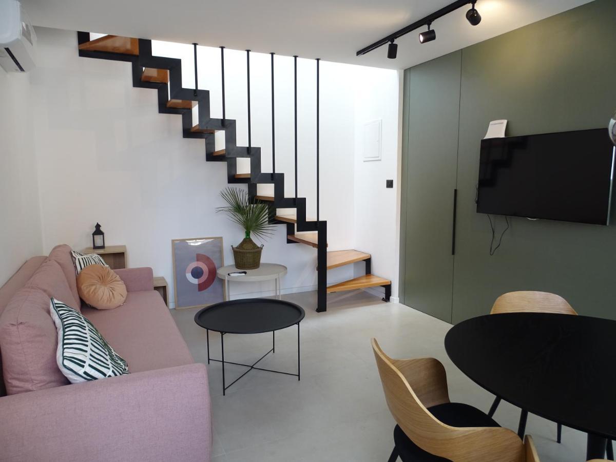 Modern Small House With A Terrace Split Eksteriør bilde
